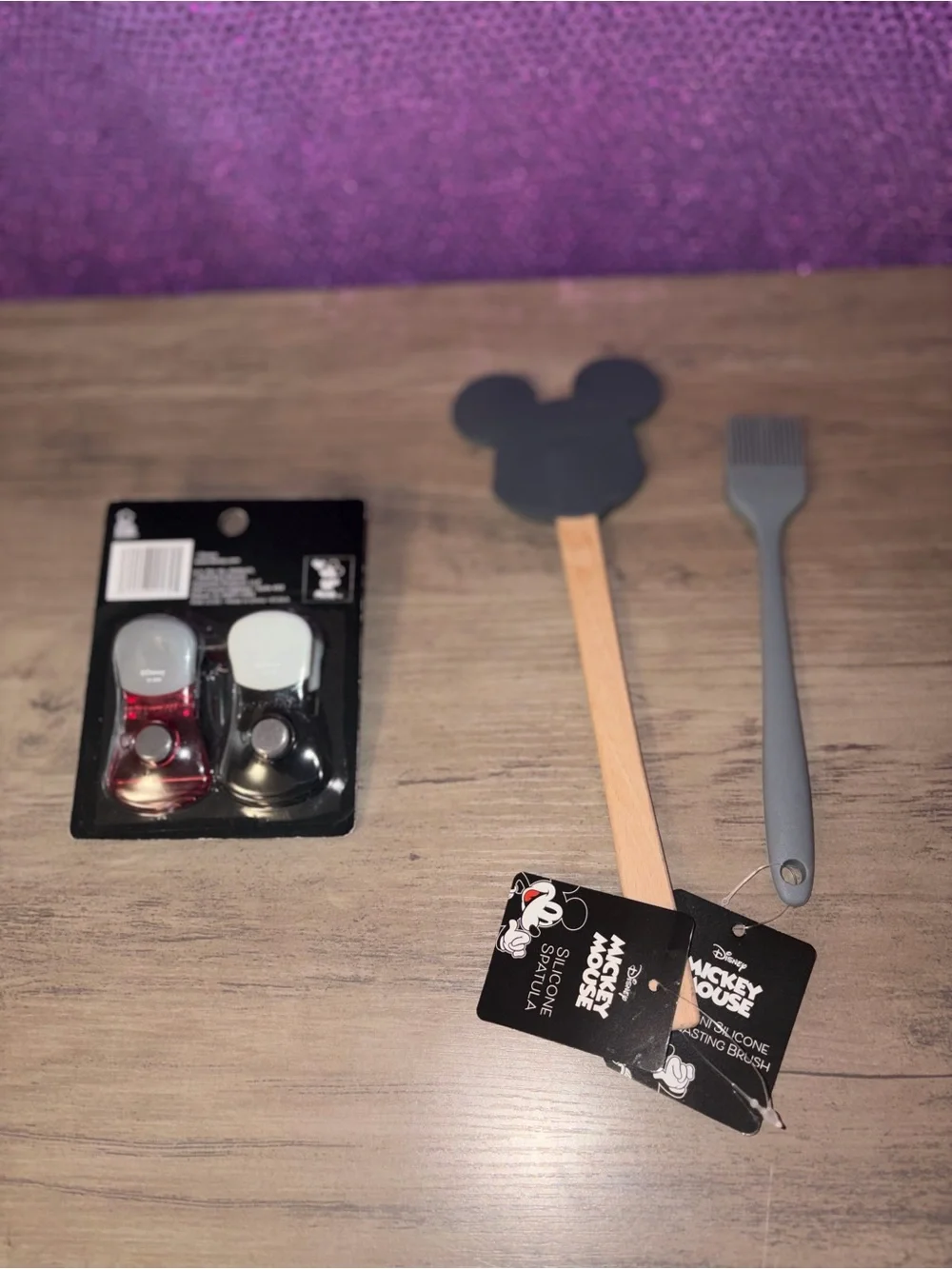 🏝️🎉 Disney Mickey Mouse 4-Piece Kitchen Set NWT Spatulas Magnetic Bag Clips
